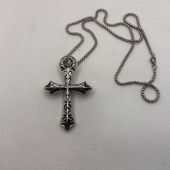 Large cross with chain - Picture 1 of 4